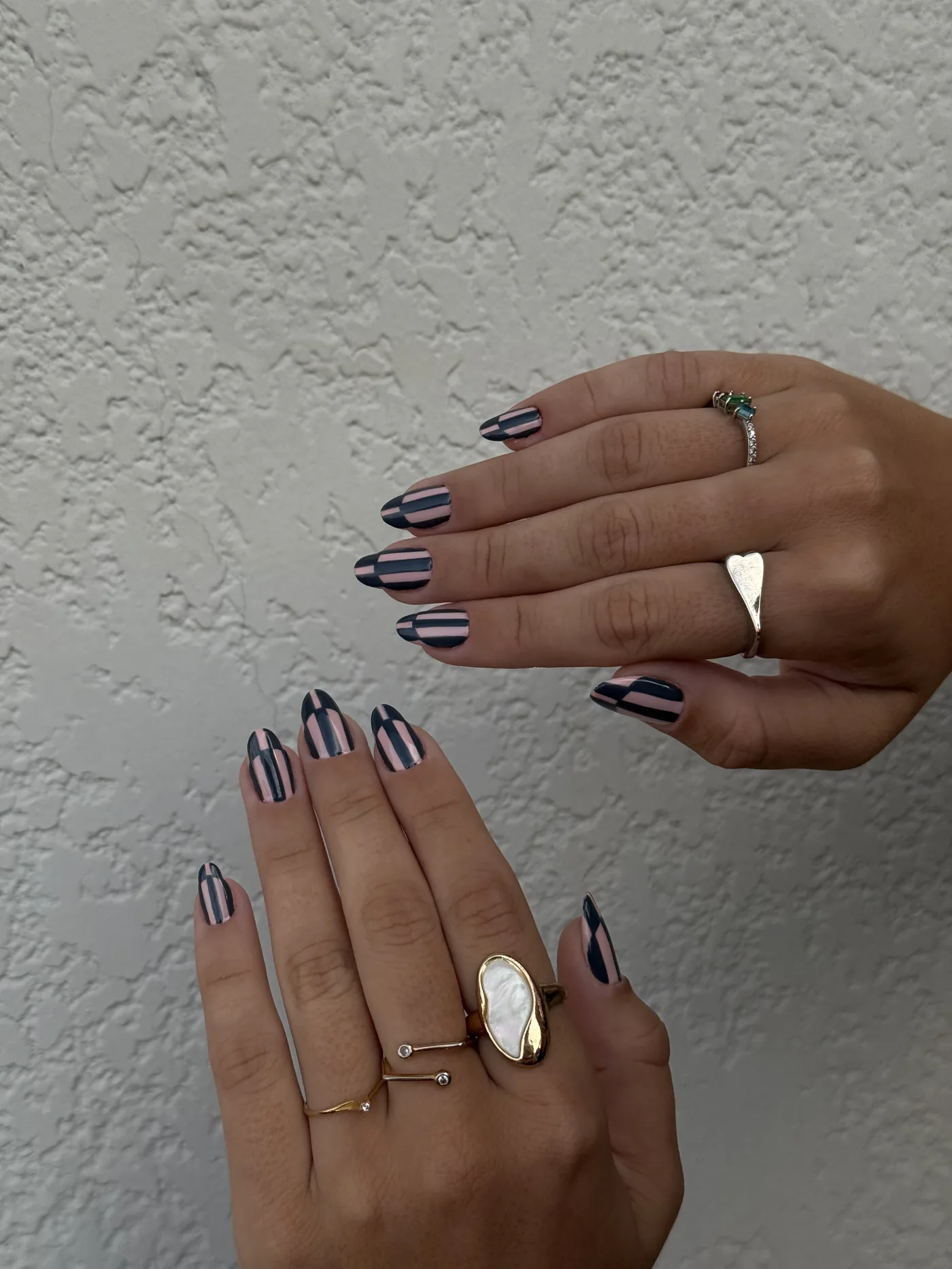 Nail art detalhada feita por Lara Karoline